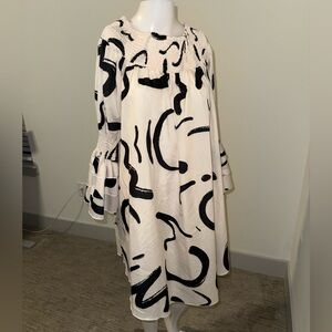 Chic Black and Cream Long Sleeve Dress